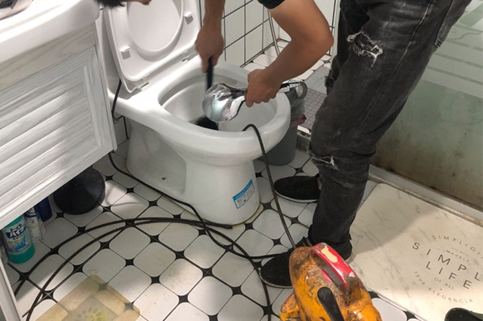 阳朔马桶堵塞自己疏通还是找师傅?专业上门服务让你省时更省心